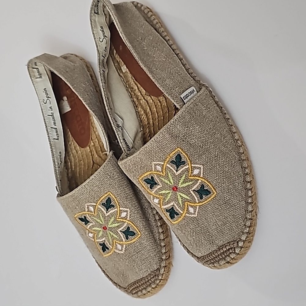 Viscata Espadrille Tan Slip On Loafers Womens 41 EUC Embroidered Tile Multicolor
